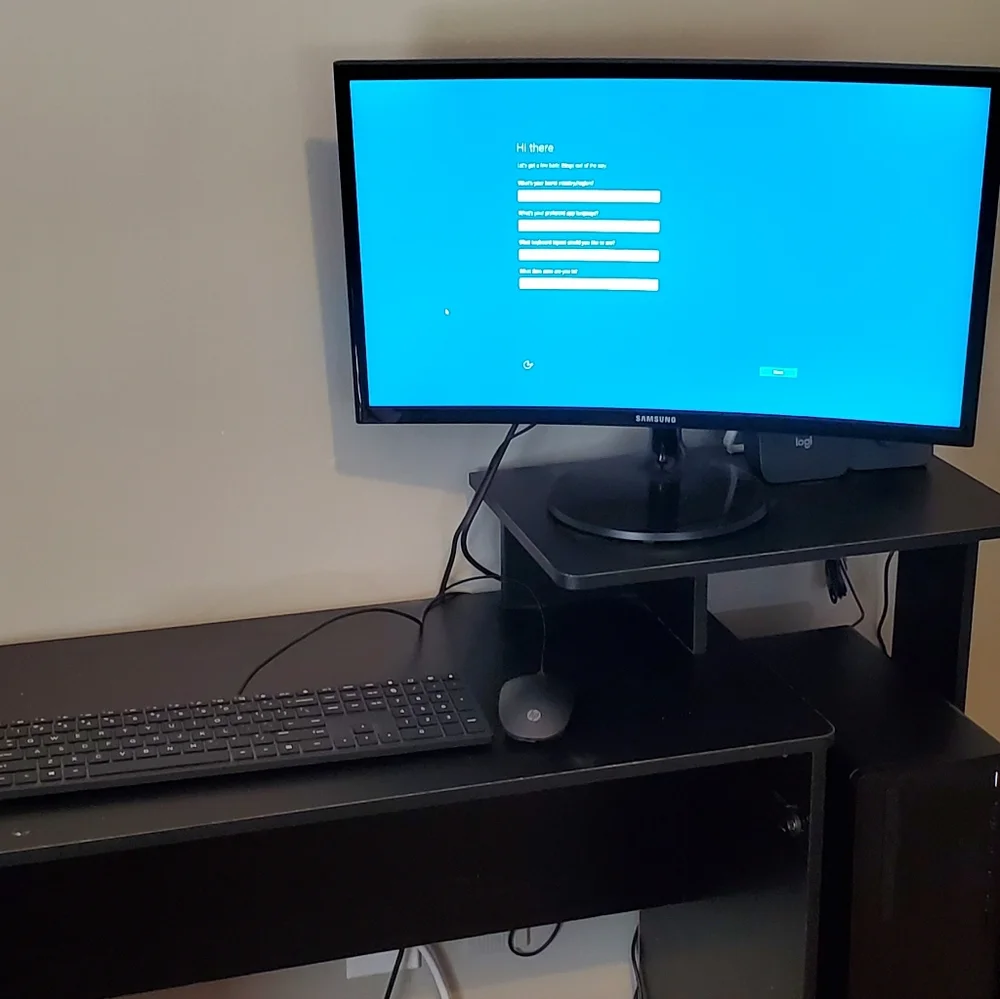 HP Desktop computer with monitor and speakers